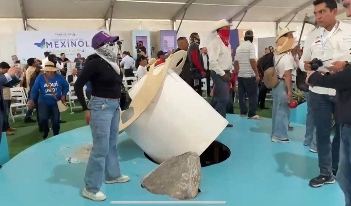 679781666_1301906148745023_4001388773011124680_n ANTONIO MENÉNDEZ BERMUDEZ DEL LLANO: ALCALDE SIN TABLAS, GOBERNANTE SIN CARA. QUEDA EN EVIDENCIA ANTE EMBAJADOR DE EE.UU.