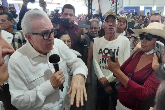 WhatsApp-Image-2026-04-23-at-11.13.49-PM-1 ANTONIO MENÉNDEZ BERMUDEZ DEL LLANO: ALCALDE SIN TABLAS, GOBERNANTE SIN CARA. QUEDA EN EVIDENCIA ANTE EMBAJADOR DE EE.UU.
